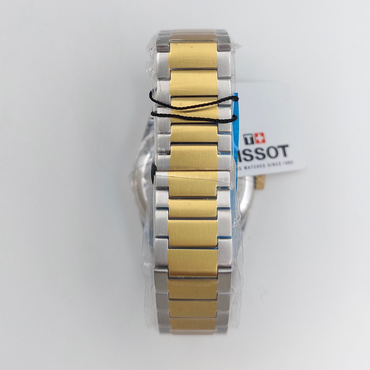 ساعت مچی مردانه PRX با طراحی کلاسیک و رسمی، موتور کوارتز ژاپنی، بدنه استیل ضدزنگ، شیشه معدنی و مقاومت 3ATM در برابر آب. انتخابی شیک برای استایل مجلسی