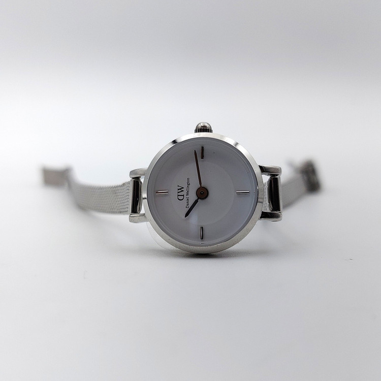 ساعت مچی زنانه مدل مینیمال دنیل ولینگتون بند حصیری سفید Daniel Wellington